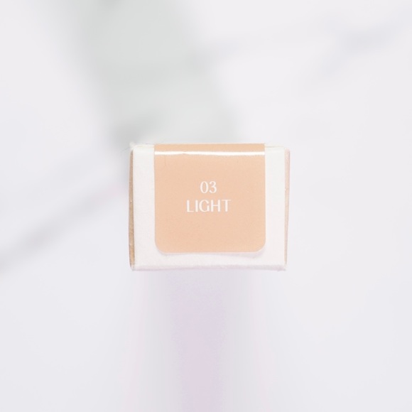 HUDA BEAUTY Glowish Brigh Light Sheer Concealers Bundle ($17 Each, Bundle $48) - Picture 8 of 9